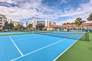 Community Amenities | Tennis/Basketball Courts