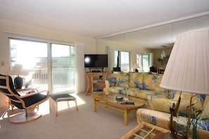 Diamond Head 209-Living-Area