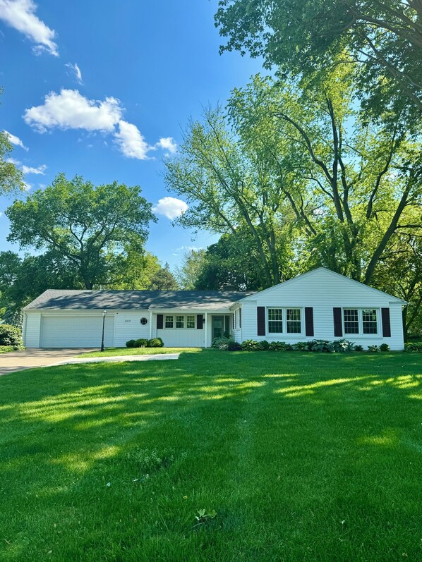 Property is homey, comfortable, clean, & relaxing. Garage not for use by guests.