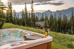 CHC 13 Derringer, Hot Tub, 4