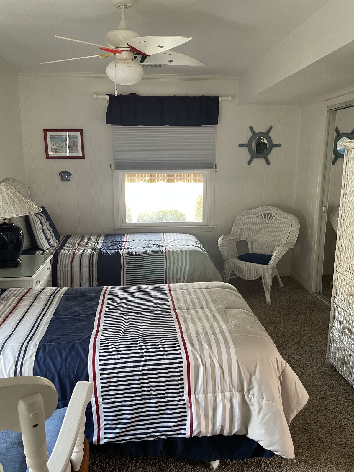 Absolute Beach 4bdrm/9guests vacation gem steps to beach