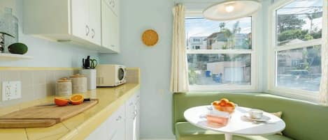 You’ll have everything you need in the fully equipped retro style kitchen