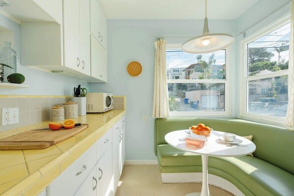 You’ll have everything you need in the fully equipped retro style kitchen
