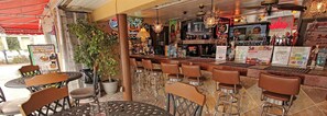 Bar (in der Unterkunft)