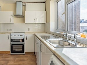 Kitchen | Sea Vista - Steyne Apartments, Bognor Regis