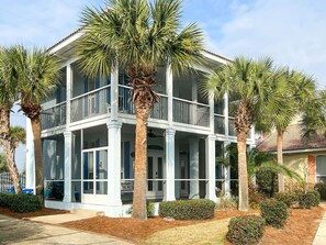 Let COASTAL BREEZE RETREAT be your next beach vacation destination!