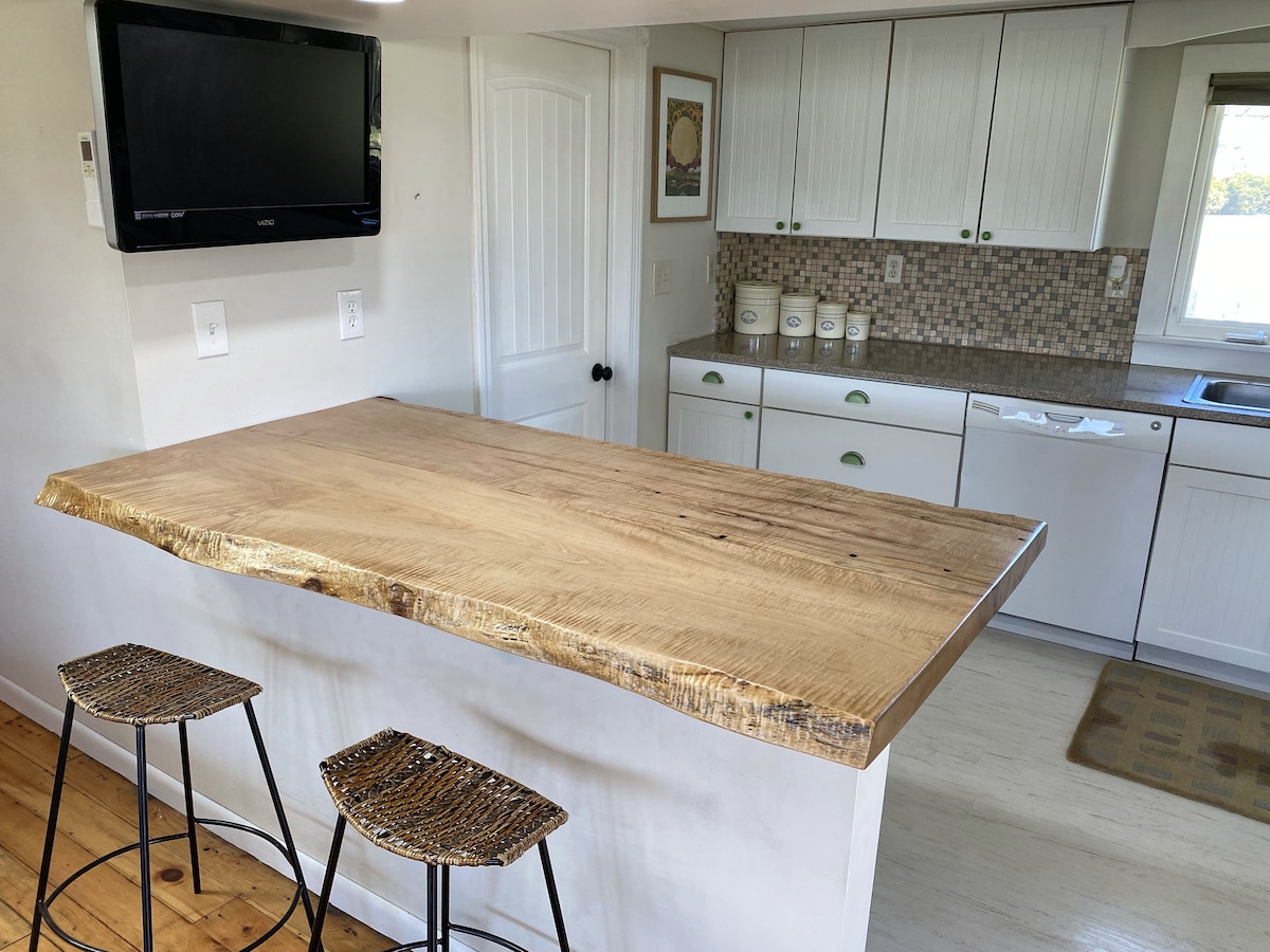 Year-round lake home with no shower/flushing restrictions