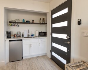KITCHENETTE