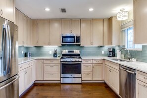 Kitchen with Gas stove, Dishwasher, Full Fridge