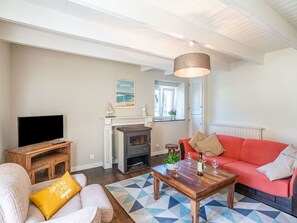 Couch, Table, Furniture, Property, Wood, Comfort, Building, Living Room, Interior Design, Lighting
