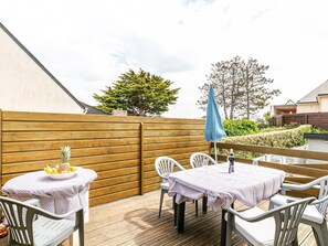 Table, Nuage, Ciel, Meubles, Bâtiment, Tableau De Plein Air, Bois, Chaise, Mobilier De Jardin, Plante