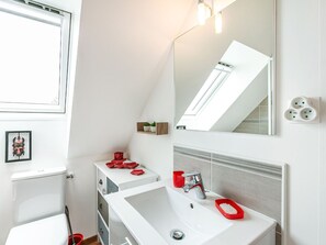 Spiegel, Zapfhahn, Sinken, Eigentum, Bad Sink, Armatur, Interior Design, Badezimmer, Badezimmerschrank