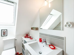Spiegel, Zapfhahn, Sinken, Eigentum, Bad Sink, Armatur, Interior Design, Badezimmer, Badezimmerschrank