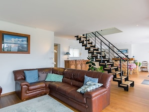 Braun, Möbel, Couch, Tabelle, Bilderrahmen, Holz, Wohnzimmer, Flooring, Komfort, Fussboden