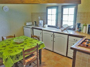 Cabinetry, Spüle, Countertop, Eigentum, Möbel, Sinken, Fenster, Zapfhahn, Küche, Interior Design