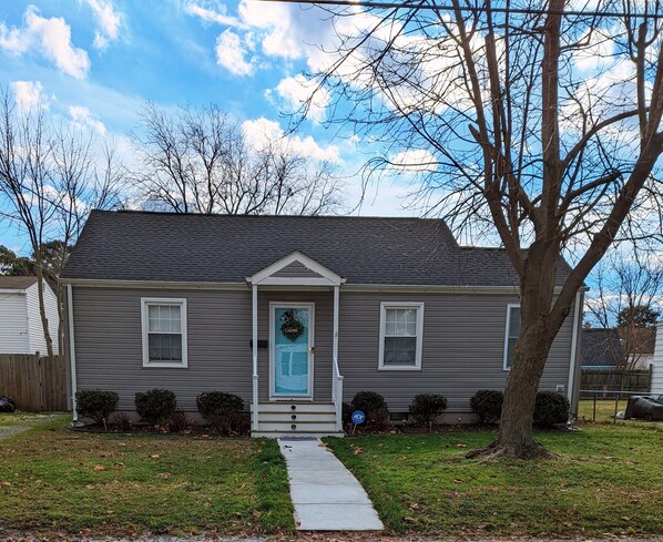 Quaint and Comfortable Buckroe Beach Getaway