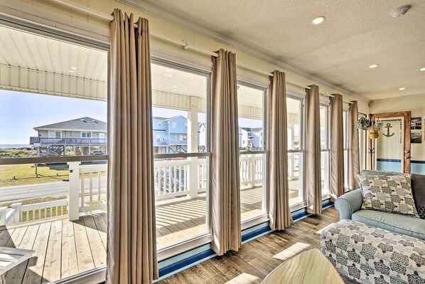 Holden Beach Vacation Rental | 4BR | 2BA | 1,400 Sq Ft | Single-Story Interior