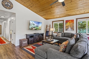 Tv room: Mountain Relaxation Haven