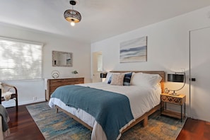 Large King bed with ensuite bathroom and daybed.