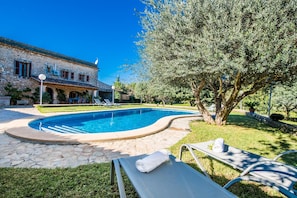 Finca with barbecue and pool in the centre of Mallorca