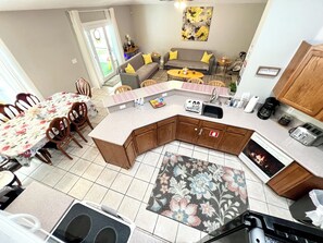 Full kitchen/ diningroom/ second living room