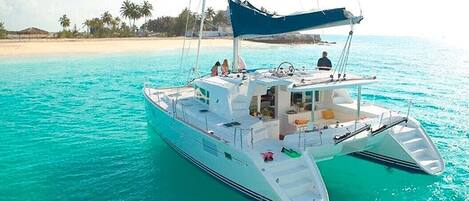 3 bedroom 2 bathroom yacht