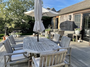 Dining table for 7 but have extra chairs for guests!