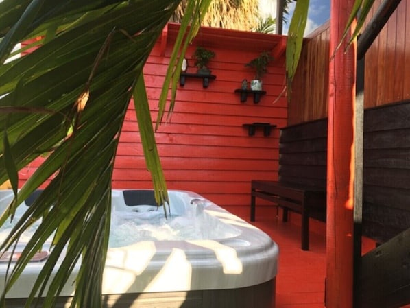 Outdoor spa tub