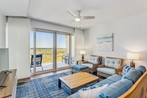 Beach Club 103A - living room