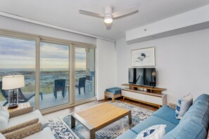 Beach Club 104A - Living room