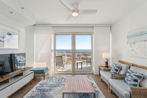Beach Club 105A - Living Room