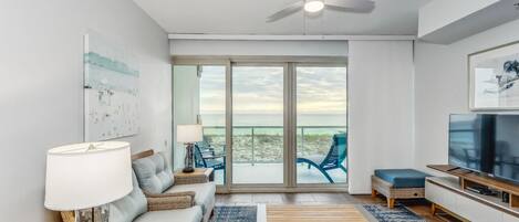 Beach Club 204A - Living room