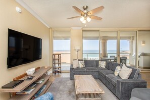 Beach Club 402 - Living Room