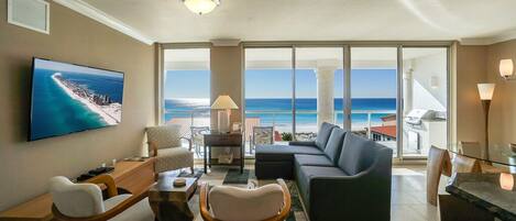 Beach Club 502 - Living room