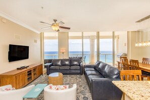 Beach Club 1602 - Living room