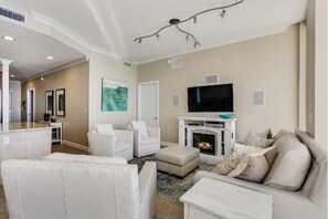 Beach Club 1604 - Living room room