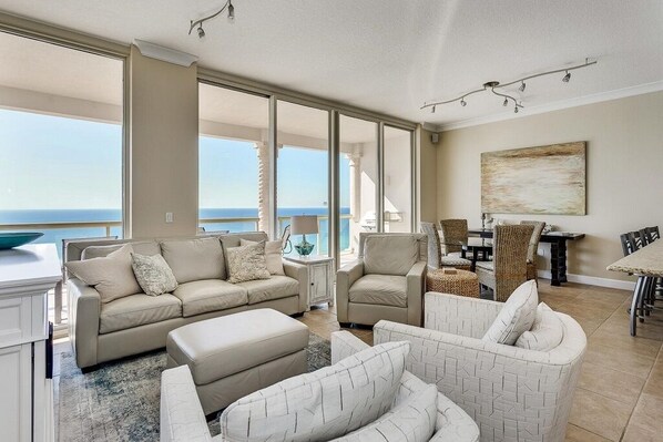 Beach Club 1604 - living room