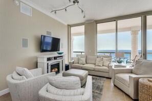 beach club 1604 - Living room