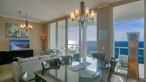 Beach Club 1703 - Dining room