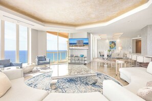 Beach Club 1901 - Living Room