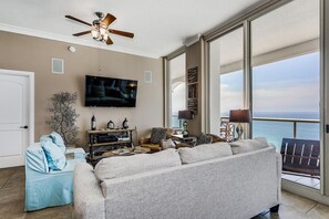 Beach Club 2004 - Living room