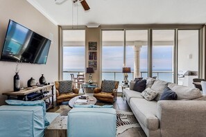 Beach Club 2004 - Living room
