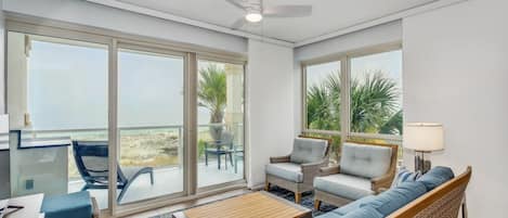 Beach Club 206B  - Living room