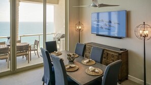 Beach Club 2104 - Dining room