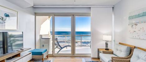 Beach Club 305B - Livingroom