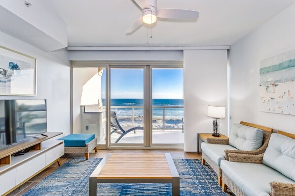 Beach Club 305B - Livingroom
