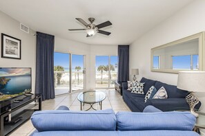 Emerald Isle 102 - Living room