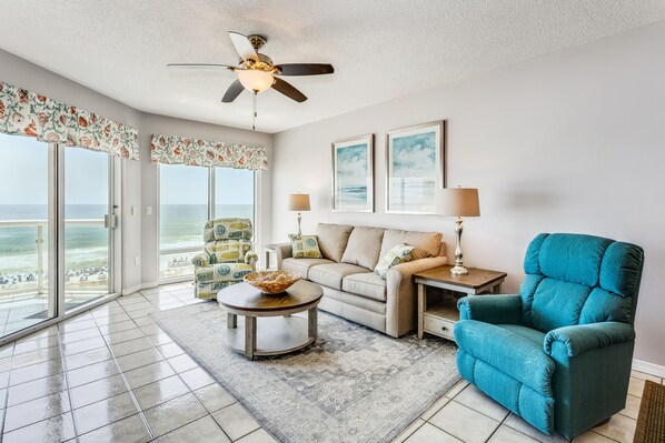 Emerald Isle 506 - Living Room