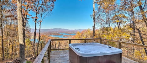 Hiawassee Vacation Rental | 5BR | 4BA | 2 Stories | Step-Free Entry