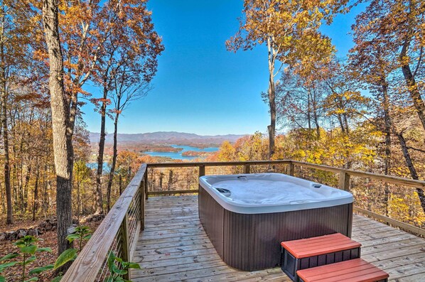 Hiawassee Vacation Rental | 5BR | 4BA | 2 Stories | Step-Free Entry